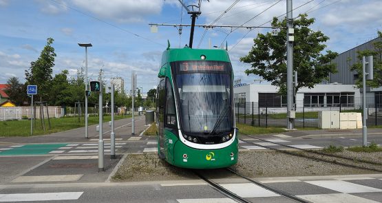 Suisse Bâle ligne du tram 3 - gare de Saint-Louis vers l’EuroAirport international de Bâle Mulhouse Freiburg (68) - SERUE ingénierie